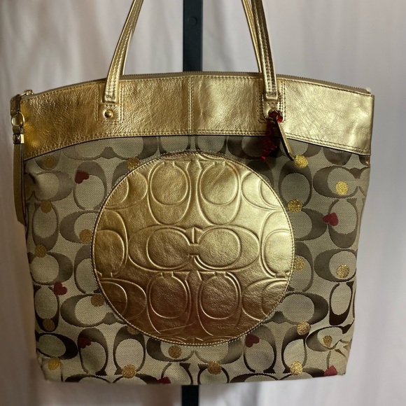 π π Host Pick ππ COACH LAURA SIGNATURE SECRET ADMIRER TOTE and WRISTLET - Picture 4 of 16